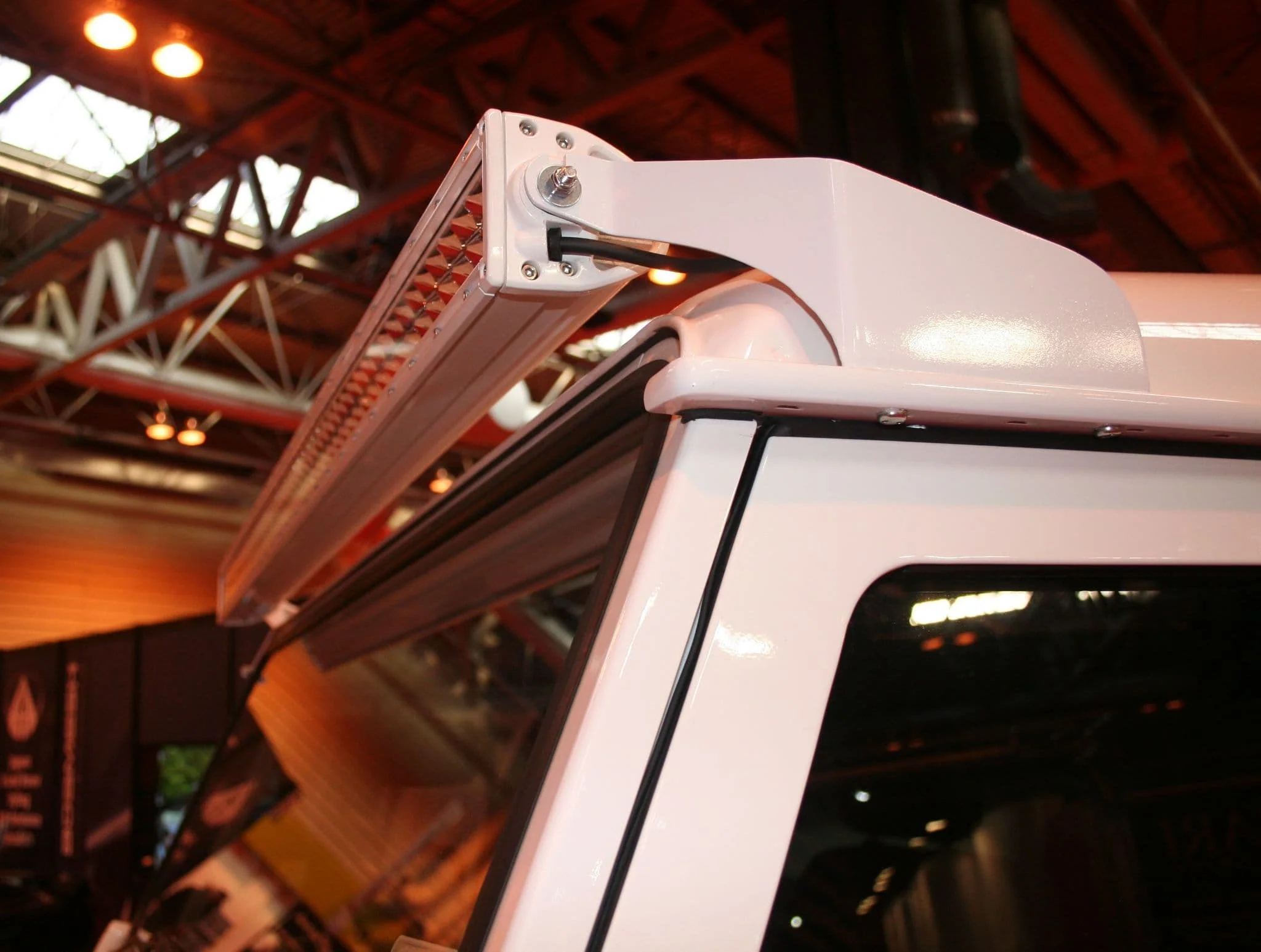 LAND ROVER DEFENDER - 50" DUPLEX 3 LIGHT BAR & MOUNTING KIT - Image 2